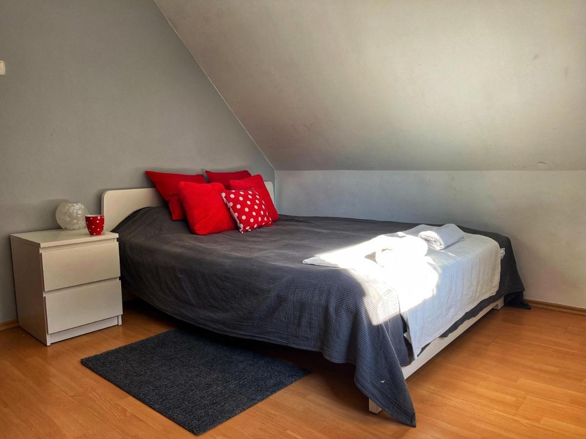 Apartamento Poettyoesotthon Vendeghaz Tiszabábolna Exterior foto
