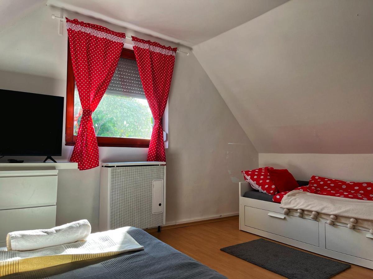 Apartamento Poettyoesotthon Vendeghaz Tiszabábolna Exterior foto