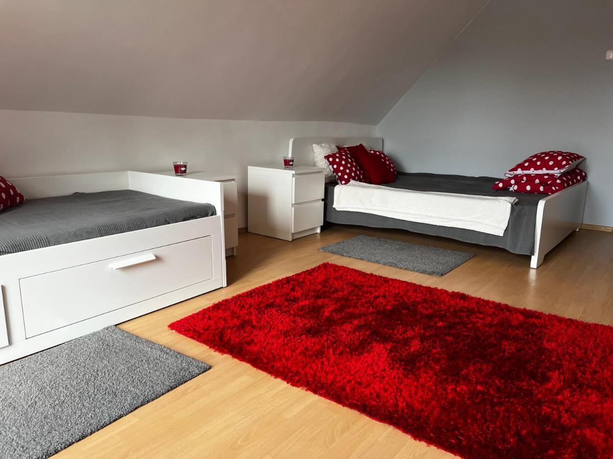 Apartamento Poettyoesotthon Vendeghaz Tiszabábolna Exterior foto