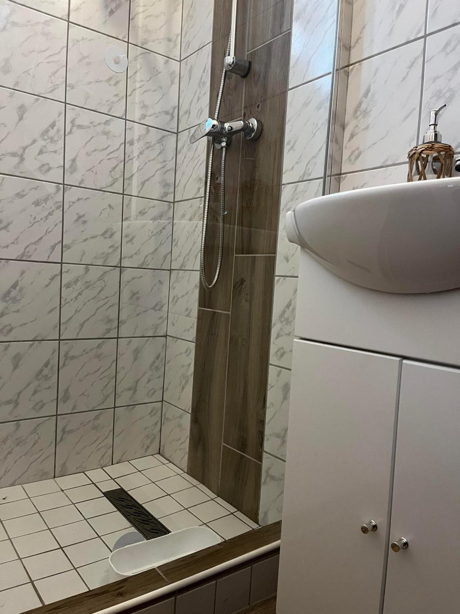 Apartamento Poettyoesotthon Vendeghaz Tiszabábolna Exterior foto