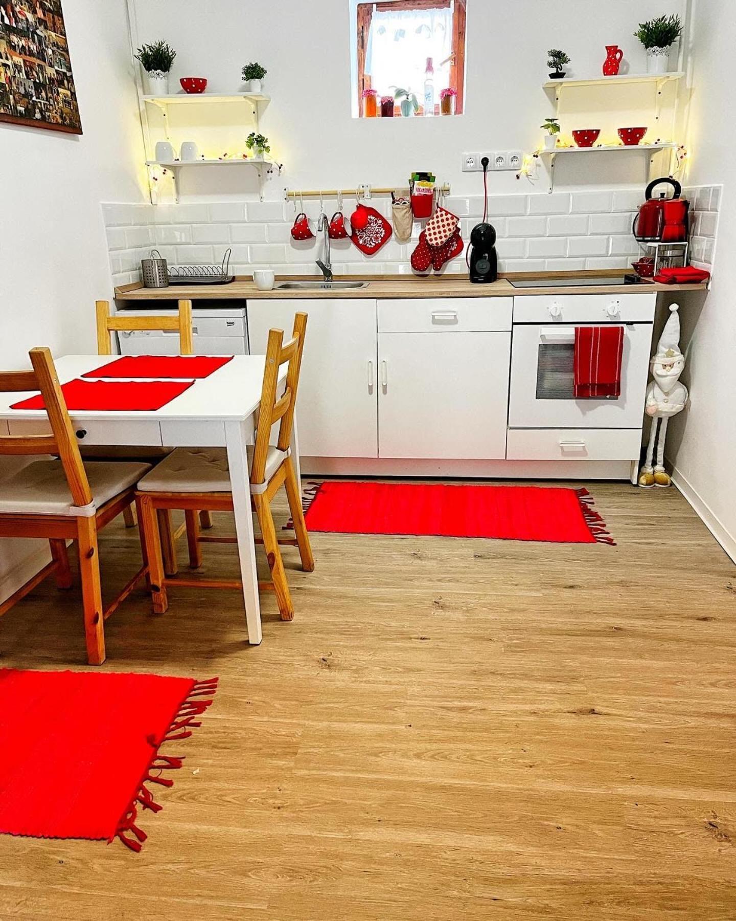 Apartamento Poettyoesotthon Vendeghaz Tiszabábolna Exterior foto