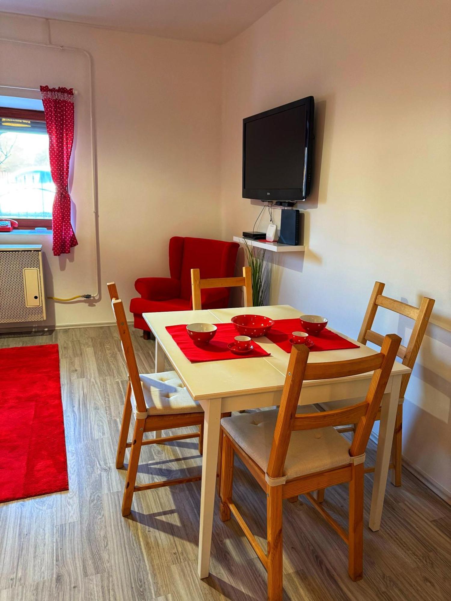 Apartamento Poettyoesotthon Vendeghaz Tiszabábolna Exterior foto