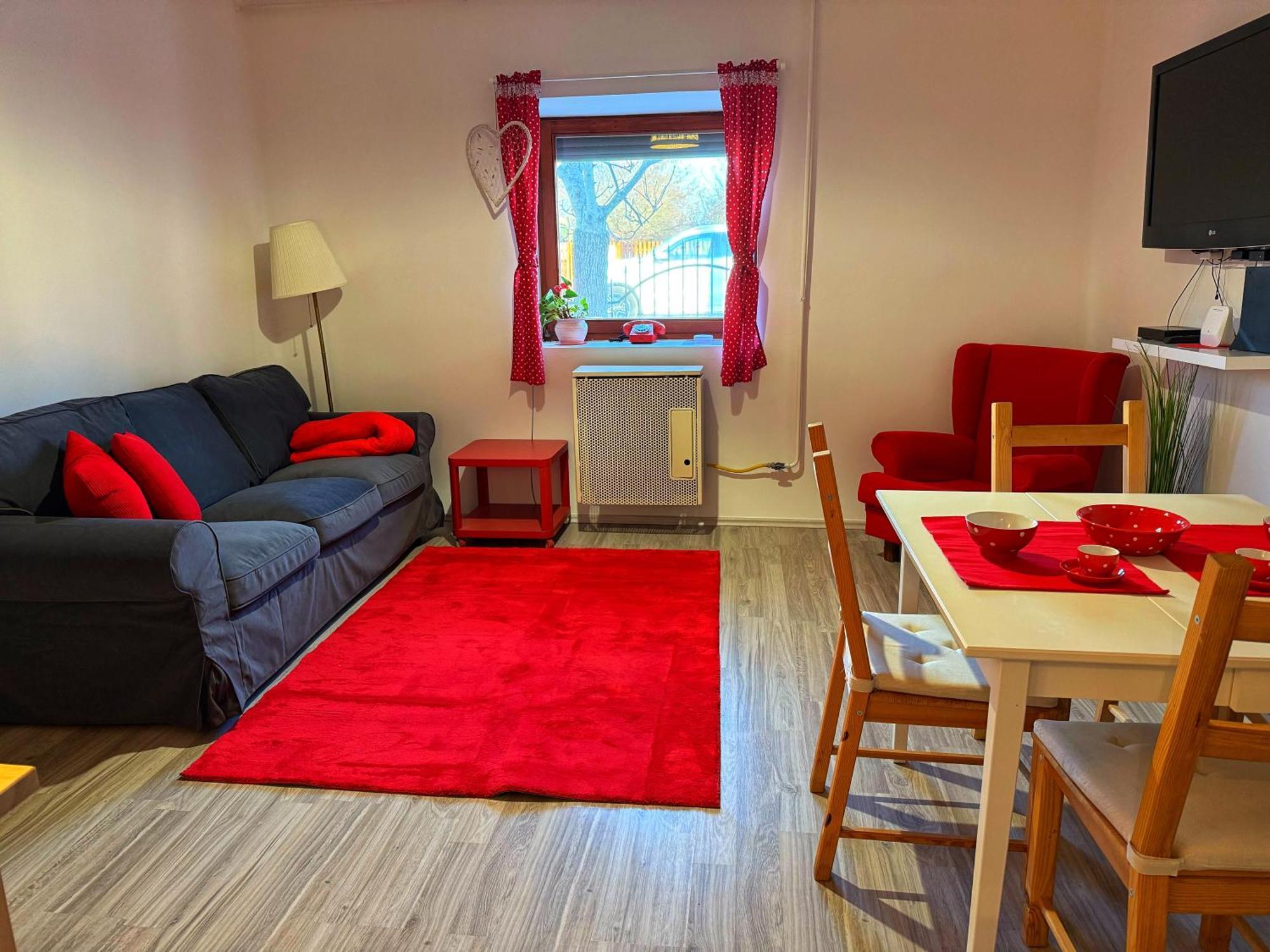Apartamento Poettyoesotthon Vendeghaz Tiszabábolna Exterior foto